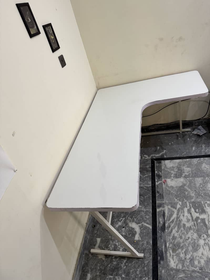 Gaming table 0