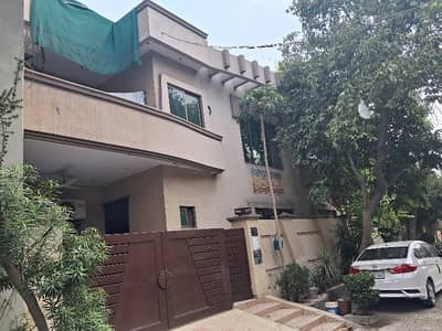 8 Marla Beautiful House Best Location For Sale.