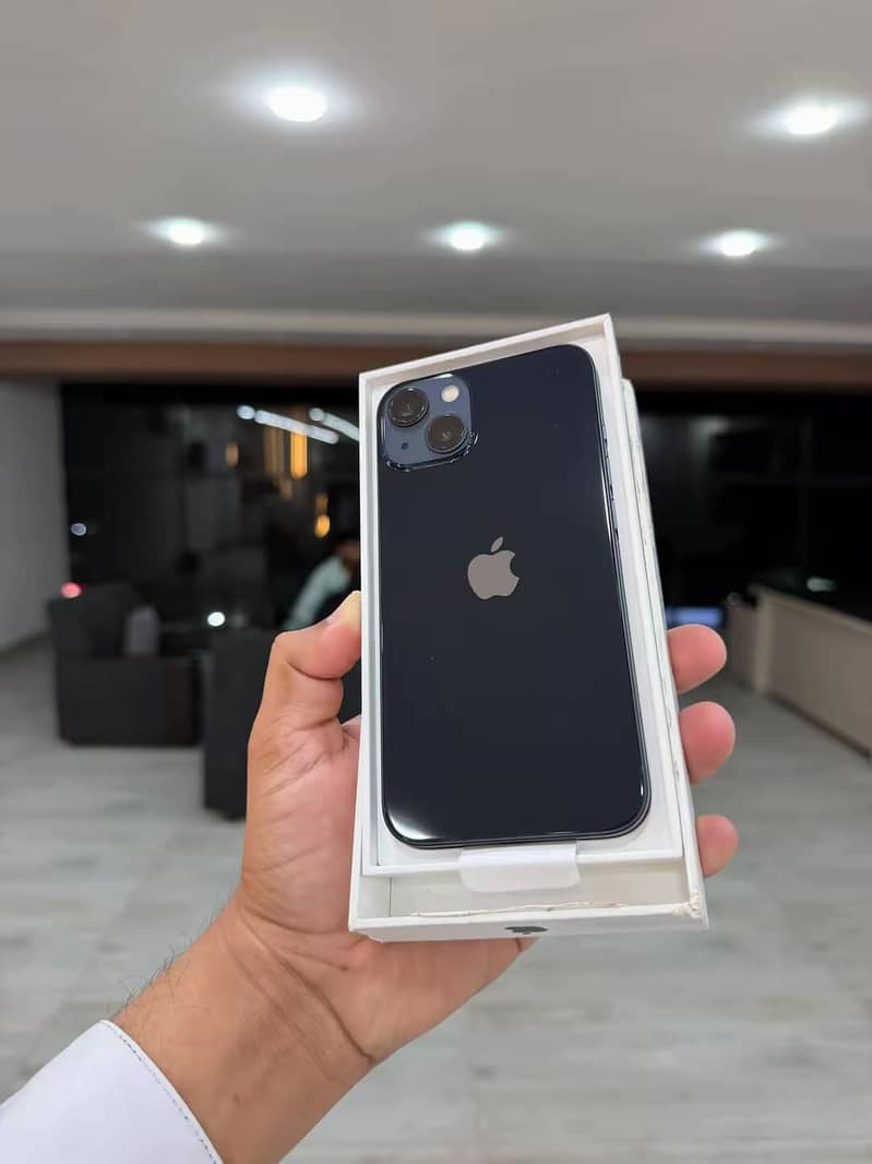 Apple iPhone 13 0