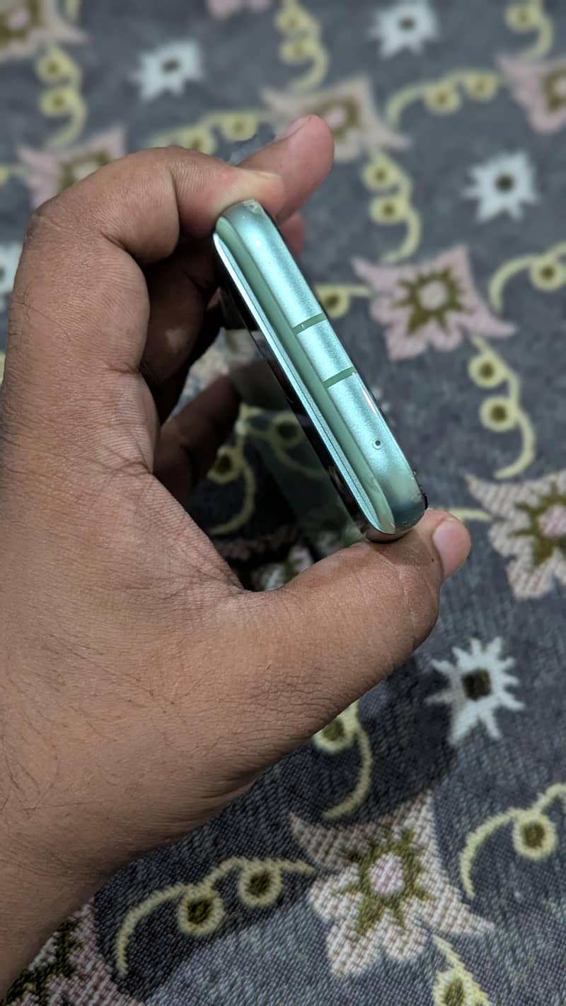 Google Pixel 8a 4