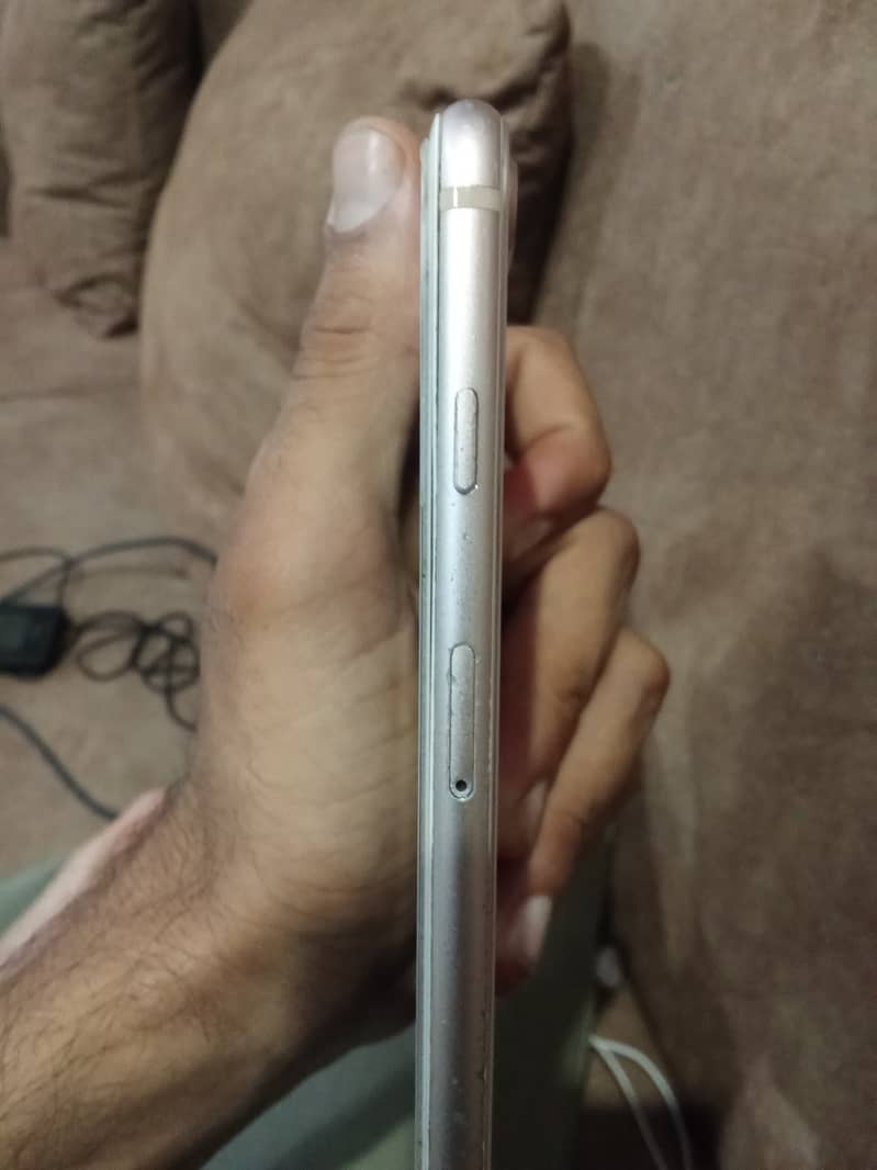 Apple iPhone 8 Plus 1