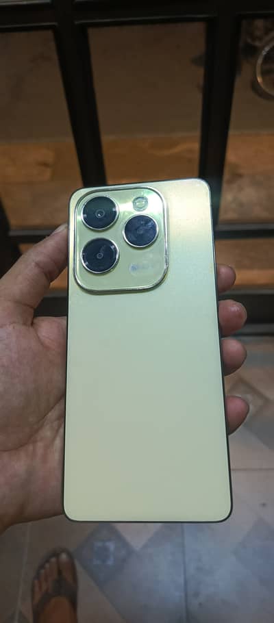Infinix hot 40 pro.