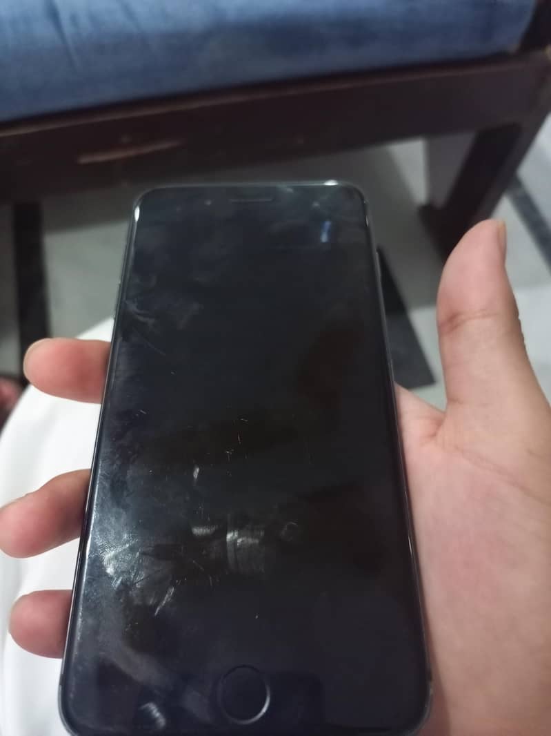 Apple iPhone 8 Plus 1