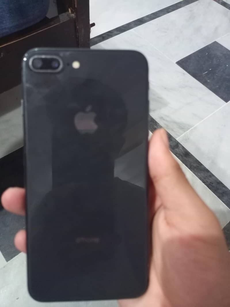 Apple iPhone 8 Plus 2