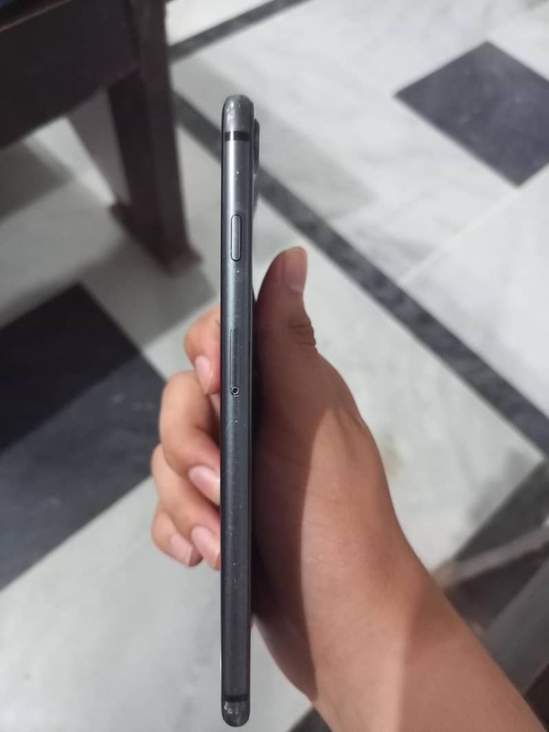 Apple iPhone 8 Plus 3
