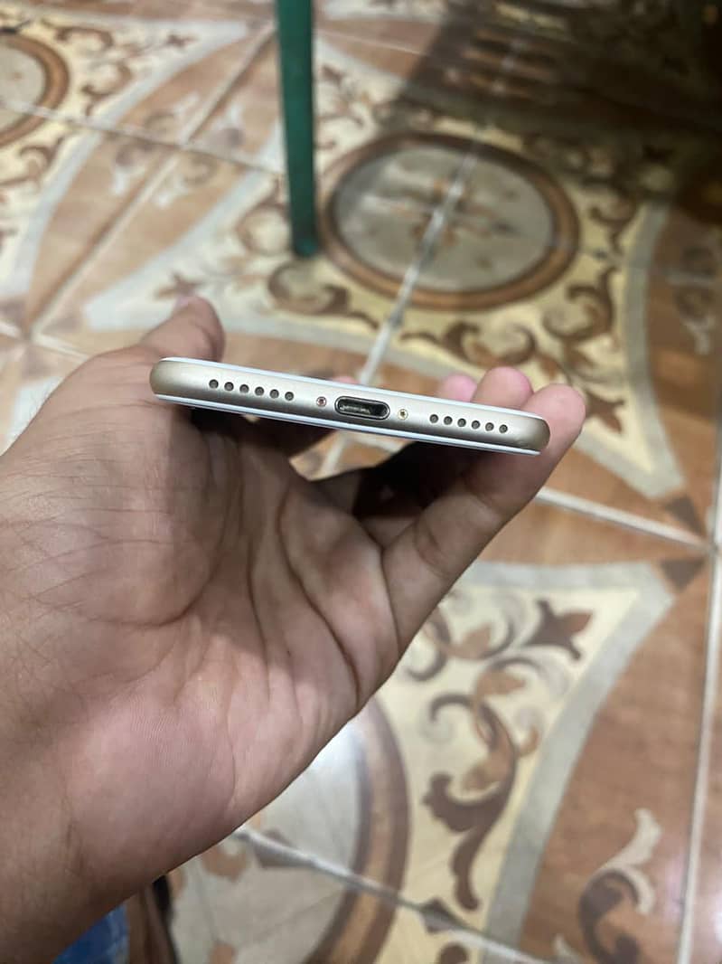 Apple iPhone 7 2