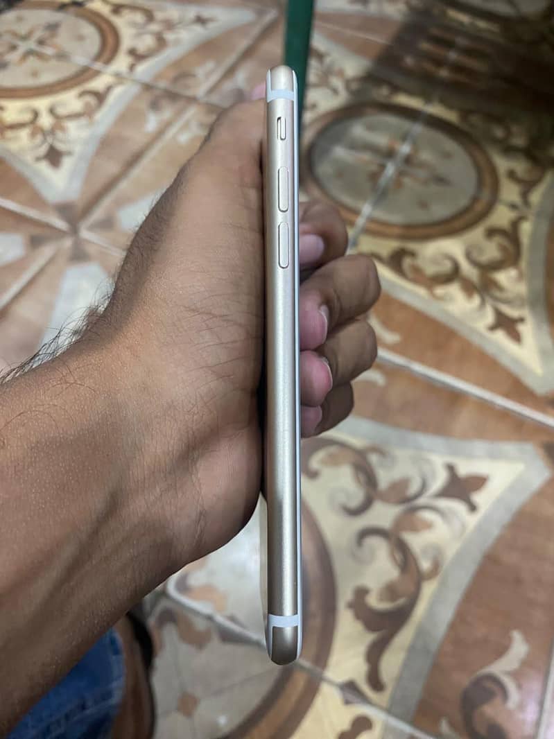 Apple iPhone 7 4