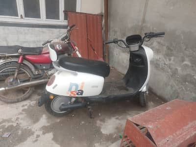 Iam selling my Evee Nisa 2024 electric scooty without the battery pack
