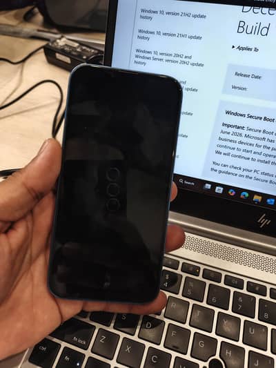 Apple iPhone 13