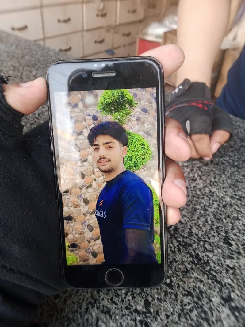 Apple iPhone 7 1
