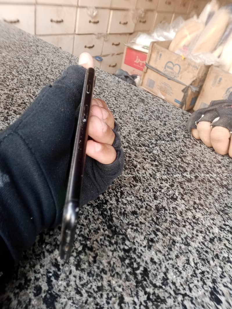 Apple iPhone 7 3