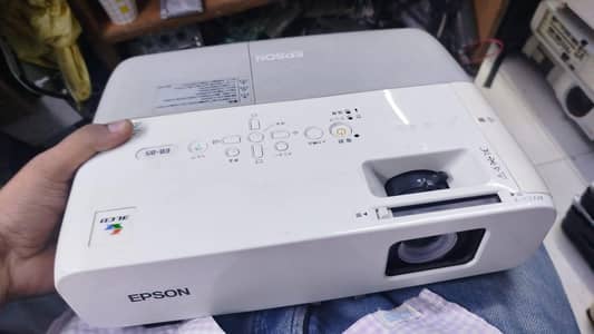 WE HAVE ALL KINDS OF PROJECTORS AVAILBLE IN DUBAI IMPORT 03152965654