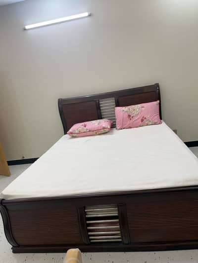 King size bed