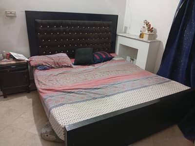 king size bed with 2 side tables and wooden dressing