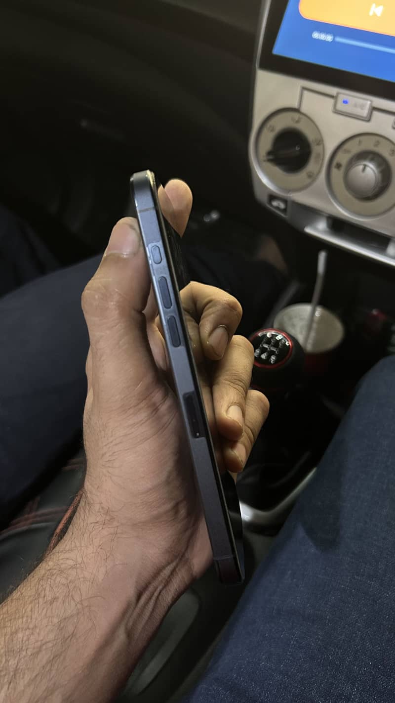 Apple iPhone 15 Pro Max 6