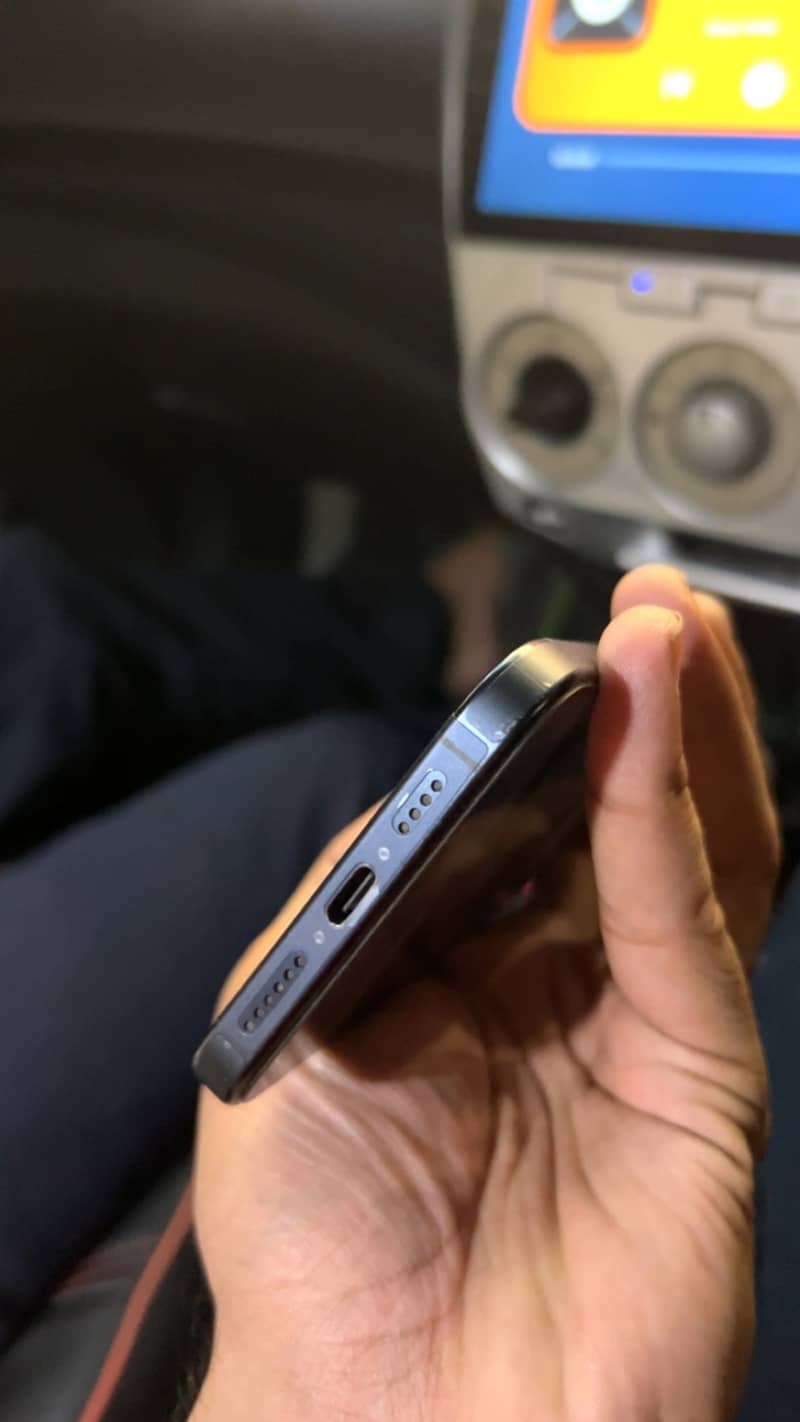 Apple iPhone 15 Pro Max 8