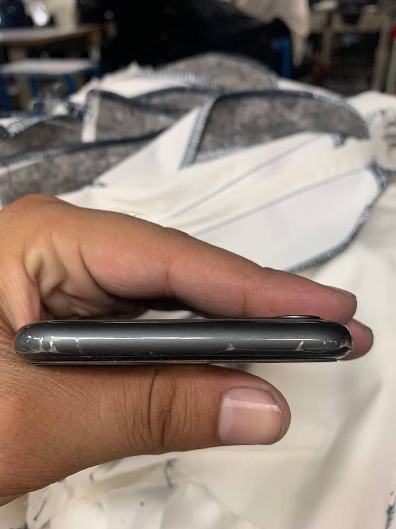 Apple iPhone 11 0