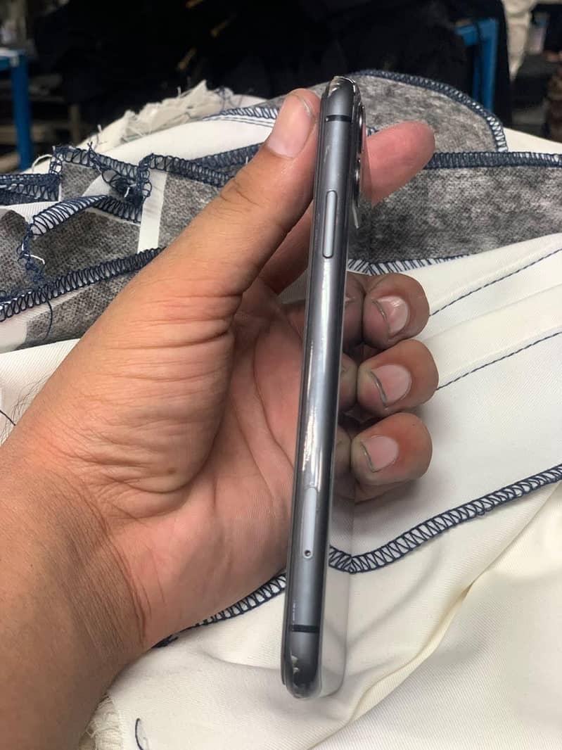 Apple iPhone 11 2