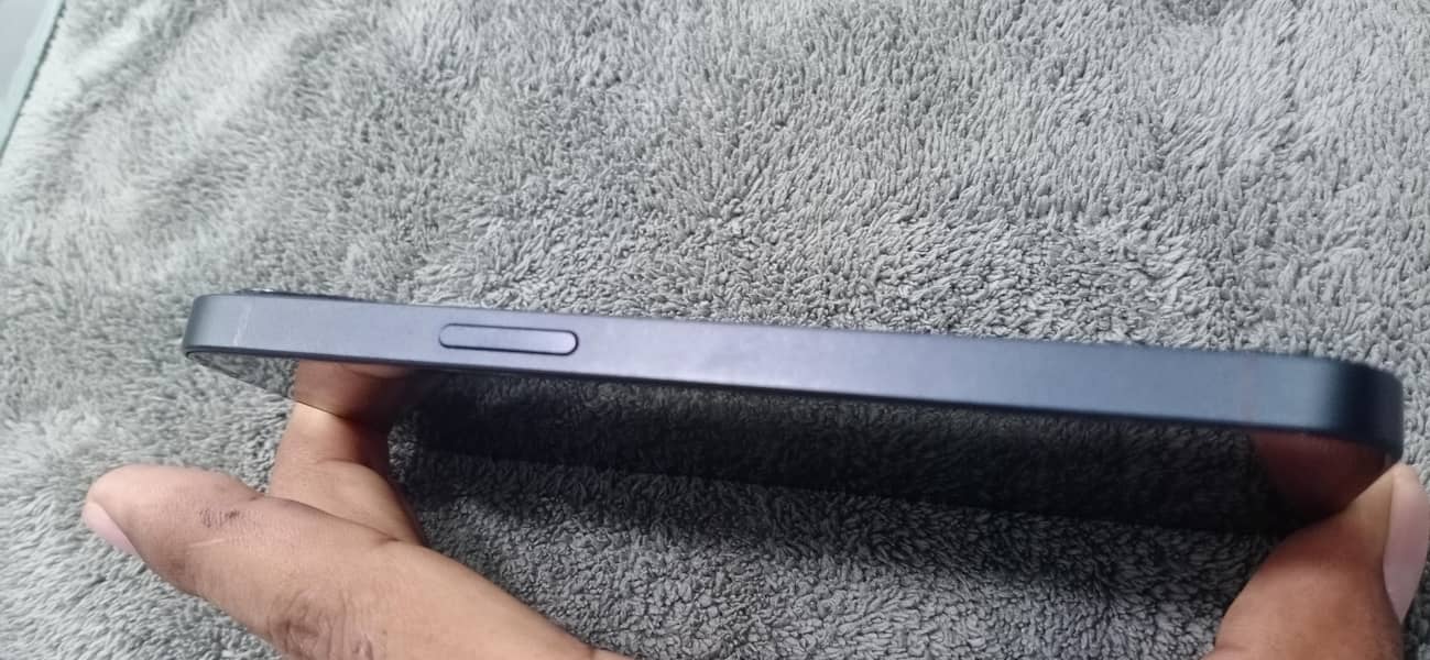 Apple iPhone 13 2