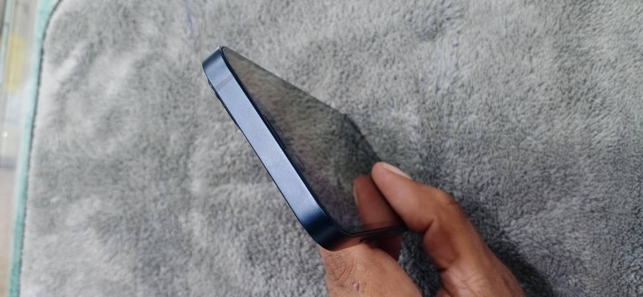 Apple iPhone 13 3