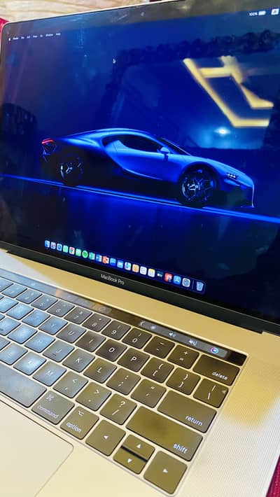 Apple MacBook Pro 15-inch (2017) | Core i7 | 16/512GB