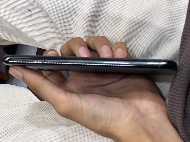 Apple iPhone 11 Pro Max 2