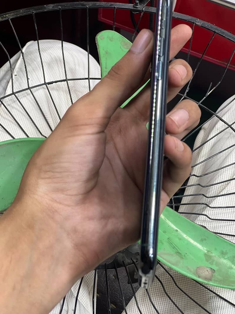 Apple iPhone 11 Pro Max 3