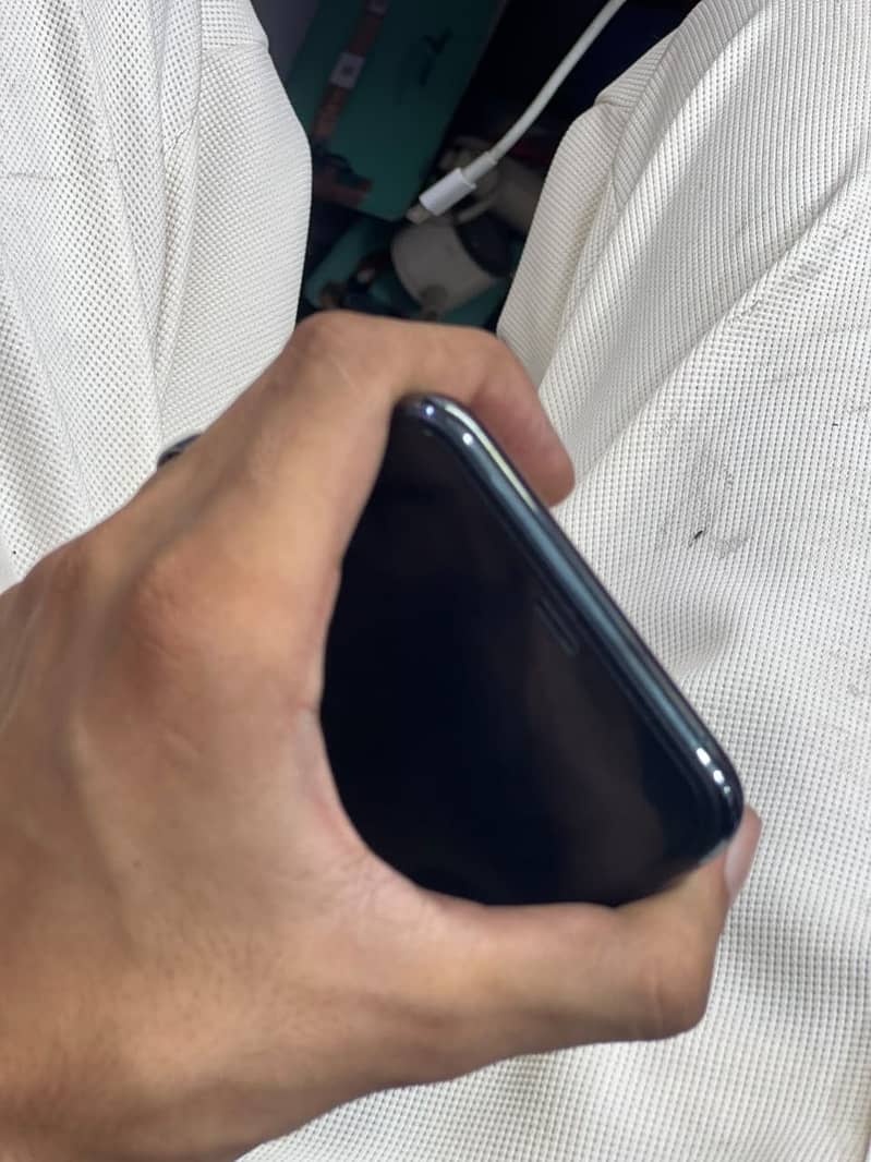 Apple iPhone 11 Pro Max 4