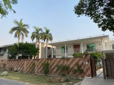 1 KANAL ELEGANT AND FULLY MAINTAINED BUNGALOW IS AVAILABLE IN THE BEST BLOCK OF DHA LAHORE.