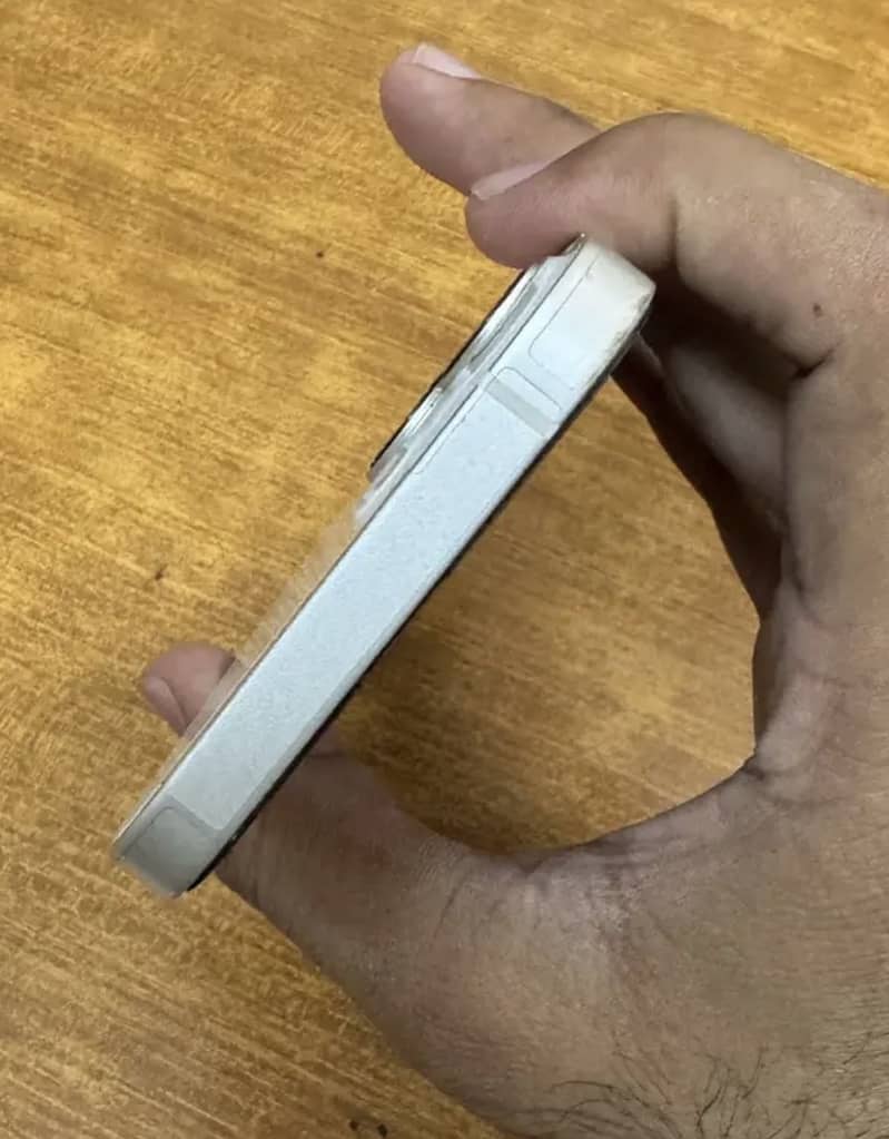 Apple iPhone 13 2