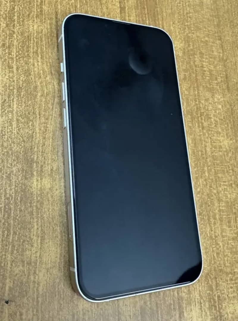 Apple iPhone 13 4