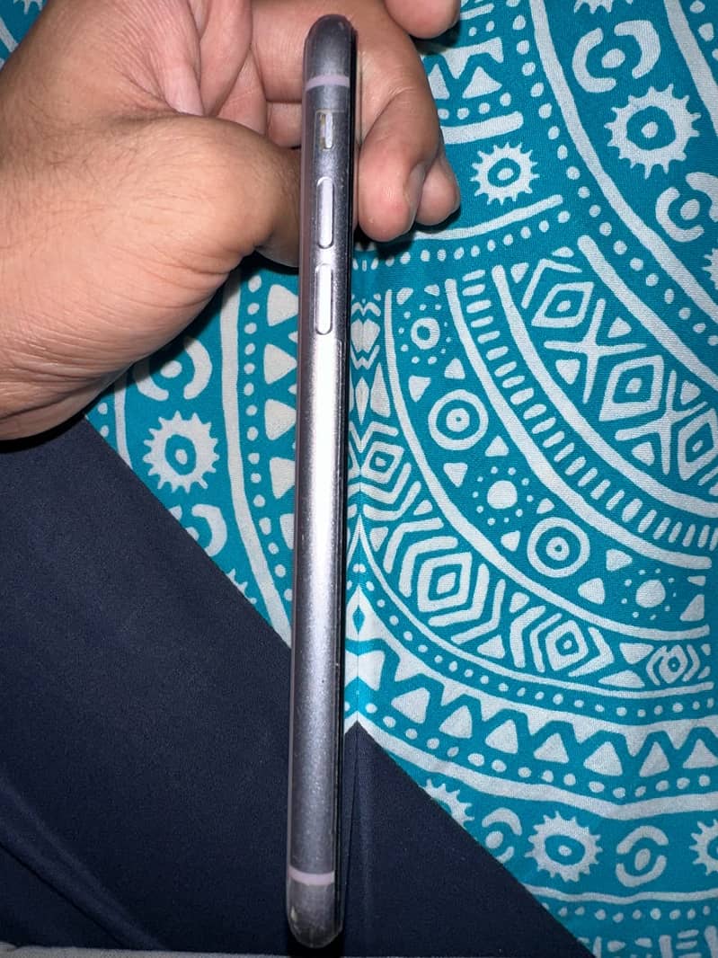 Apple iPhone 11 4
