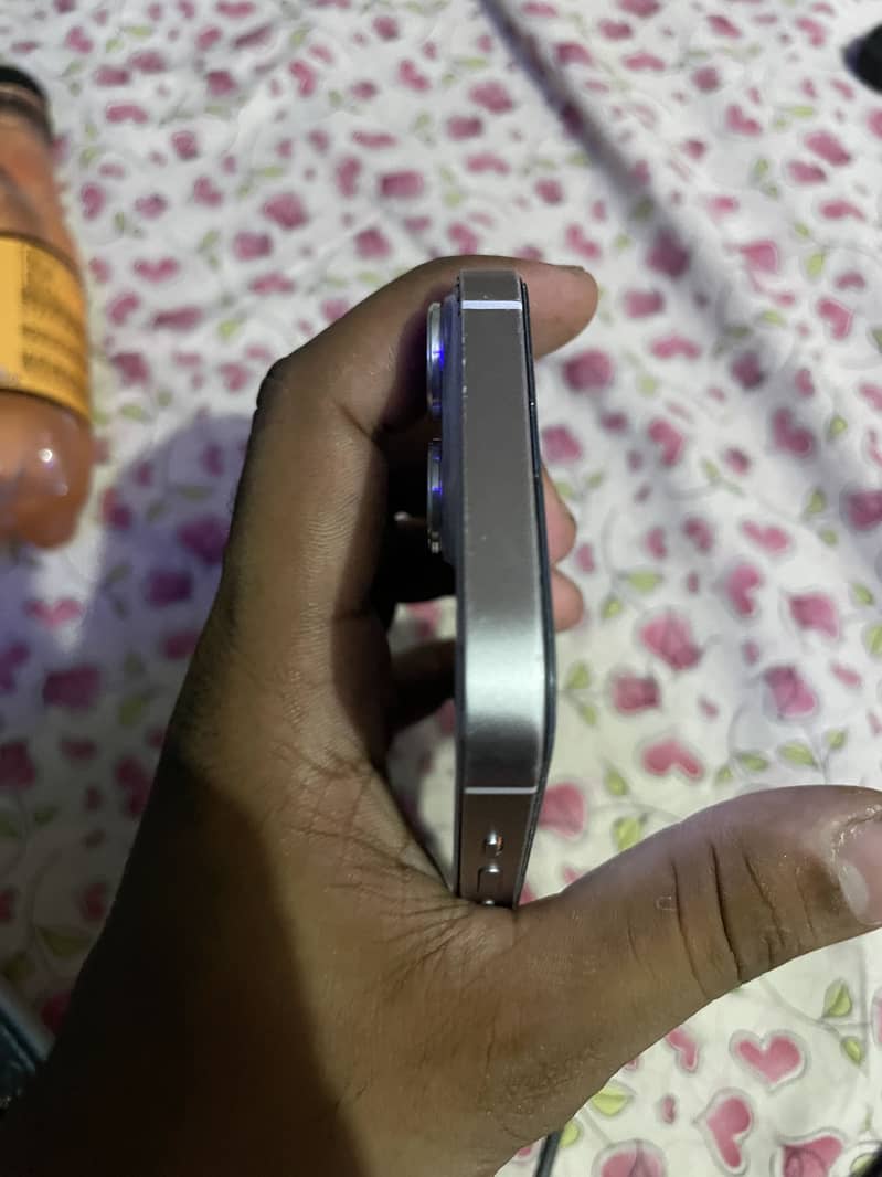 Apple iPhone 14 3