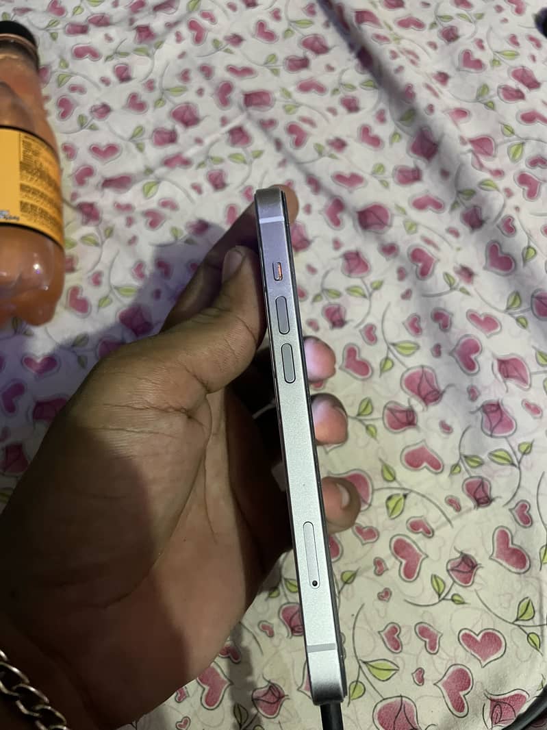 Apple iPhone 14 4