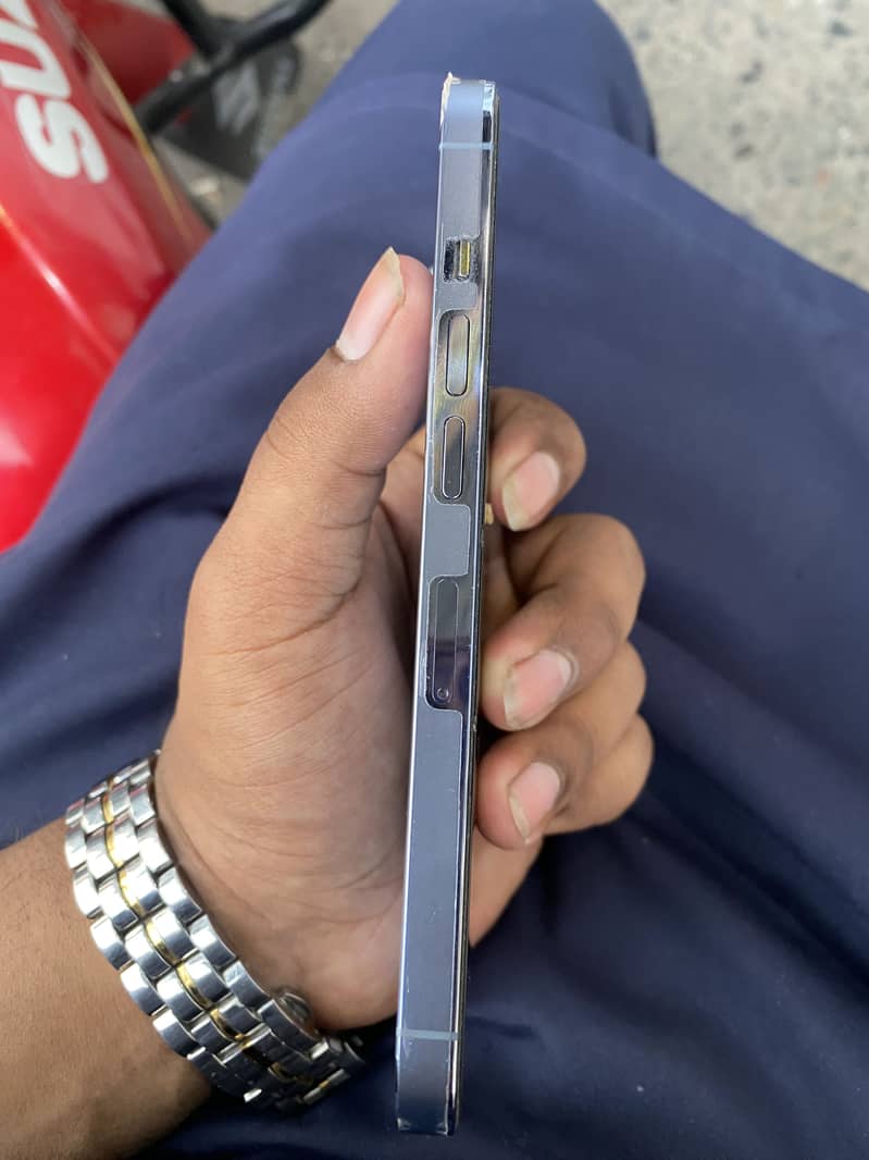 Apple iPhone 13 Pro 2