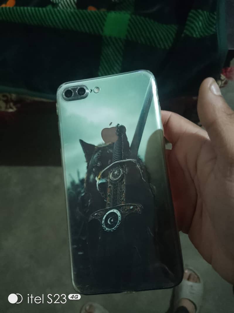 Apple iPhone 8 Plus 1