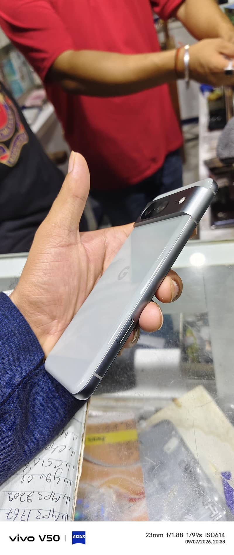 Google Pixel 8 3
