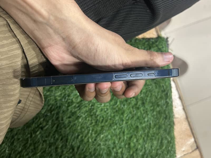 Apple iPhone 13 1