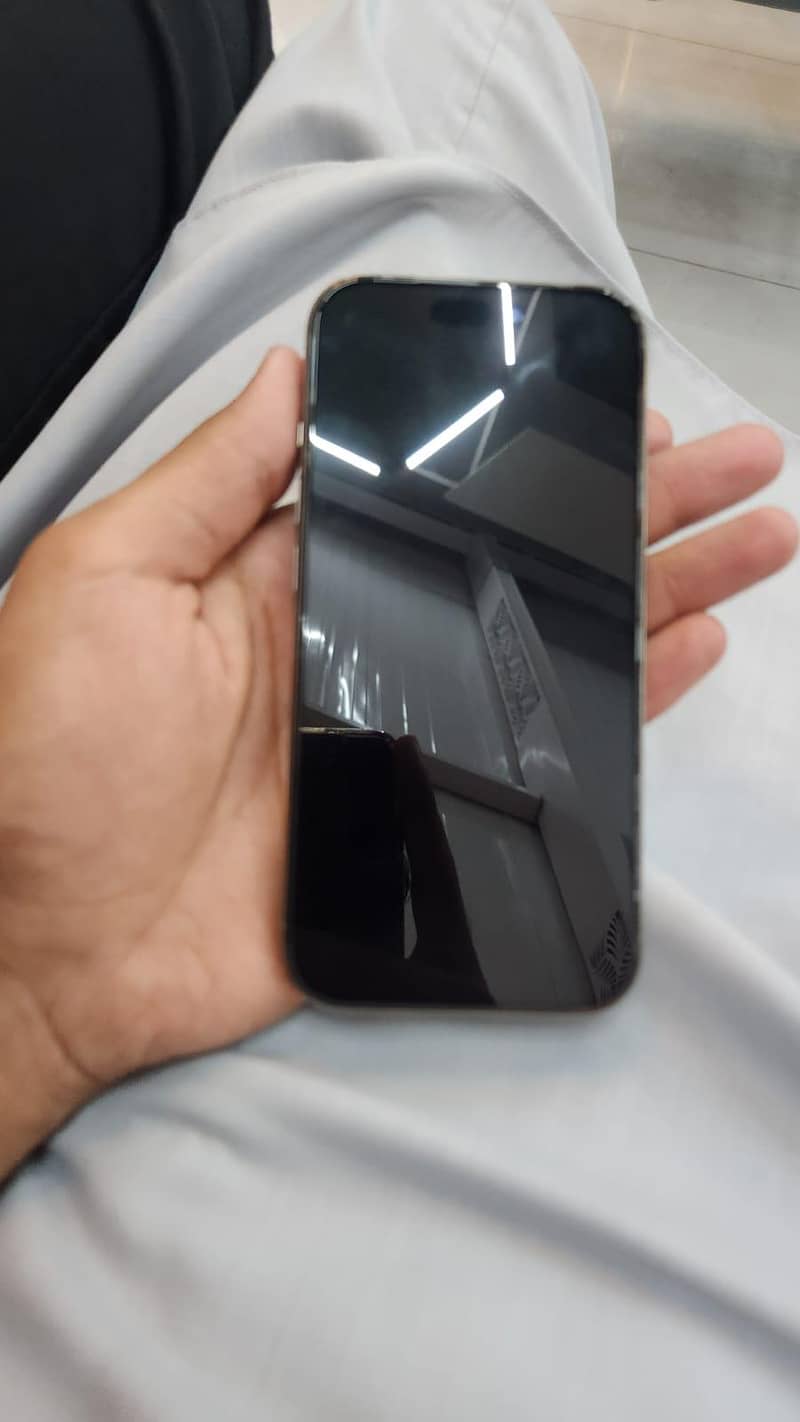 iPhone 16 Pro 0