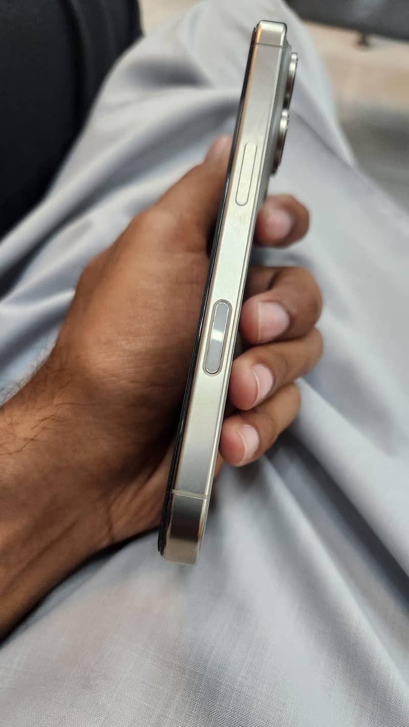 iPhone 16 Pro 2