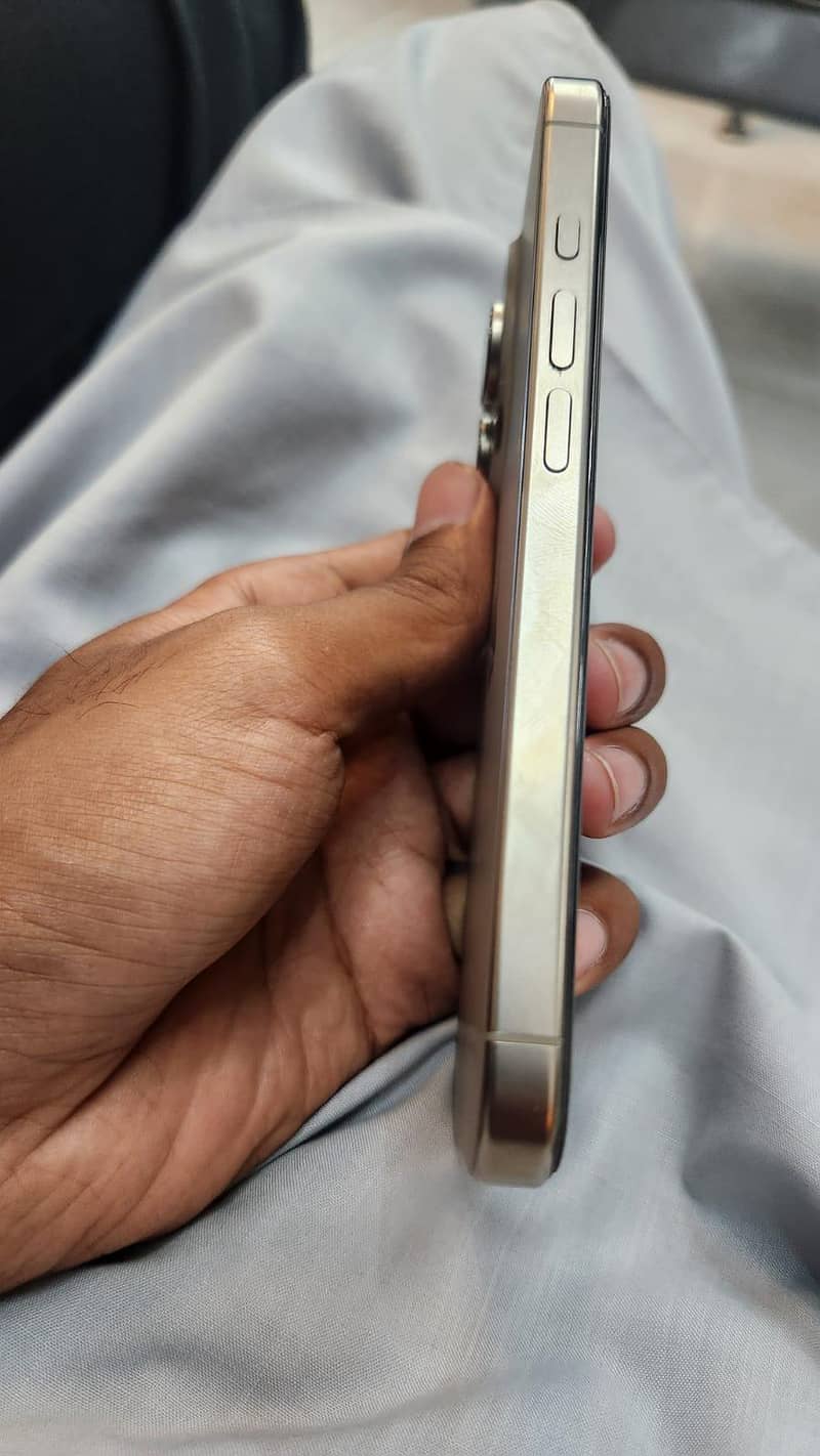 iPhone 16 Pro 3