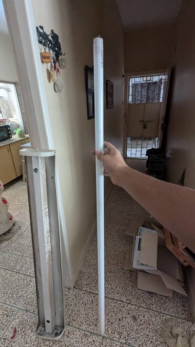 double tubelight holder with one working tubelight