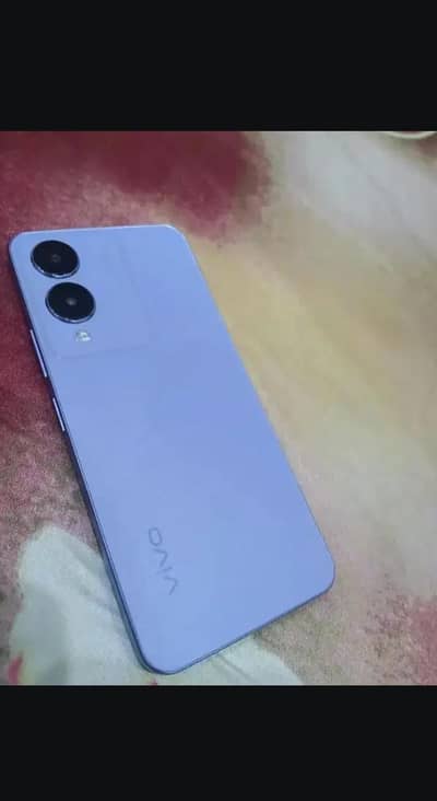 Vivo Y17s mobile hai sath mein charge hai