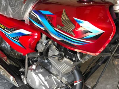 Honda 125 2024 model total genuine condition 10/10 documents clear
