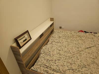 habbit almost new bed