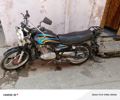 Suzuki GS moter cycle for sale Model 2011