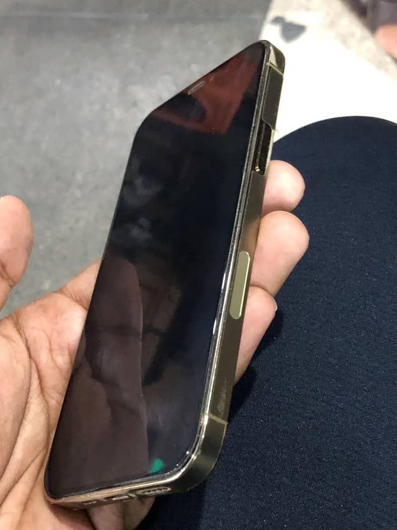 Apple iPhone 12 Pro 3