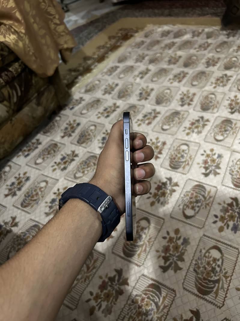 Apple iPhone 12 3