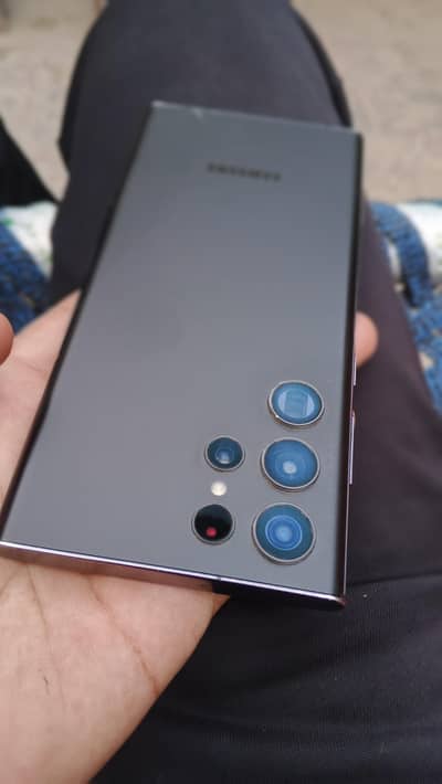 Samsung S22 Ultra ( EXCHANGE POSSIBLE)
