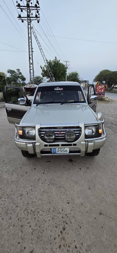 Mitsubishi Pajero 1992